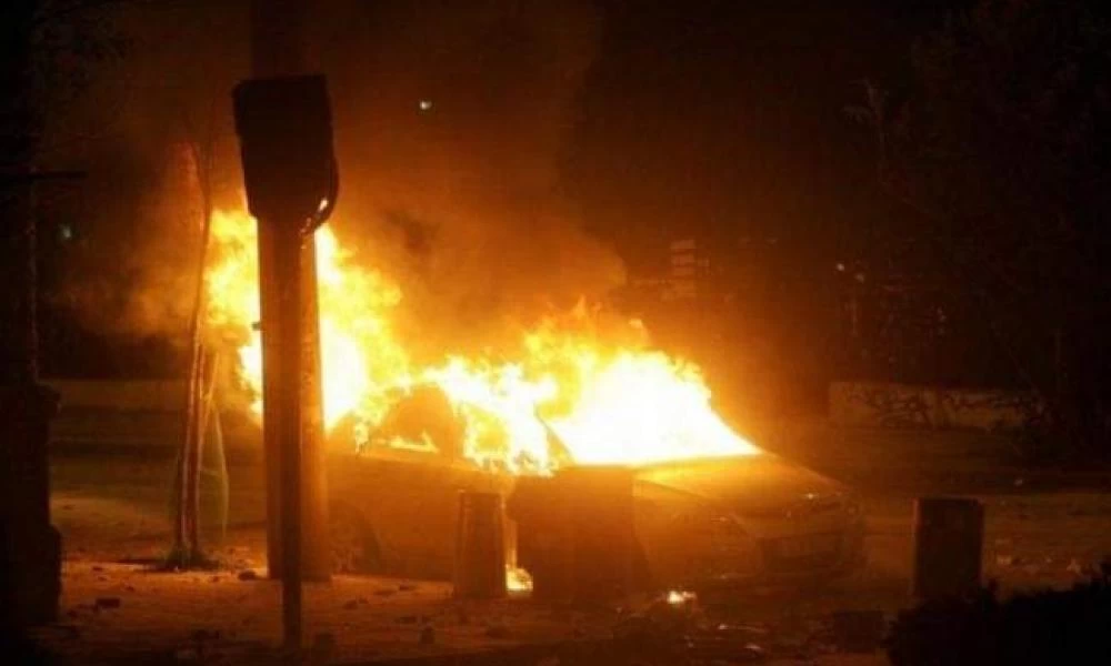Άγνωστοι πυρπόλησαν τέσσερα αυτοκίνητα στην Ευελπίδων